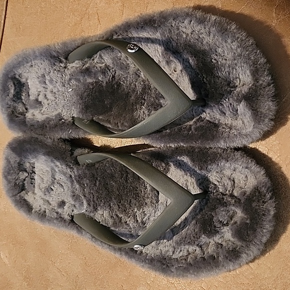 UGG Lamb Fur-lined Flip-Flop Sandals - Picture 1 of 7